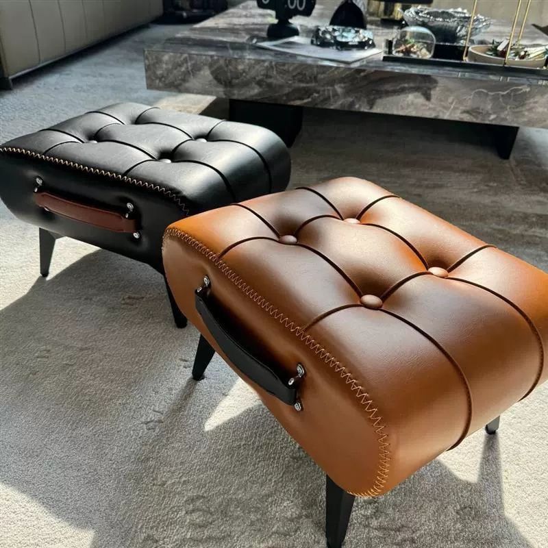 [Llevá 2 Pagá 1] Banqueta de Cuero Legítimo Acolchonada con Patas de Madera y Asa Lateral